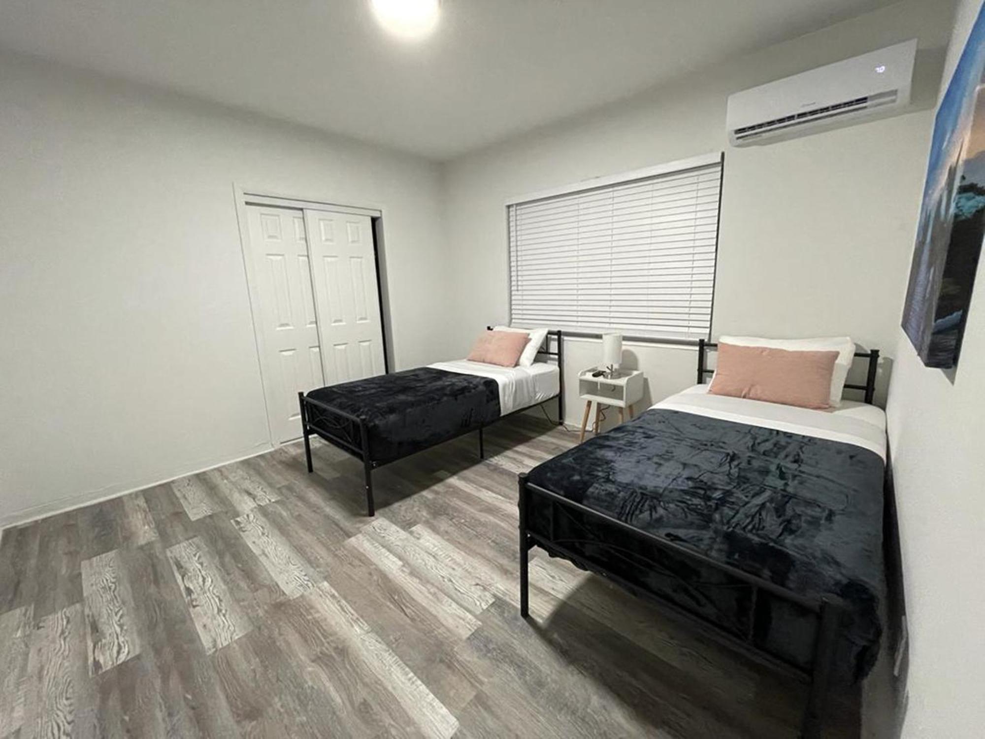 Douglas Rd Apartments ไมอามี ภายนอก รูปภาพ