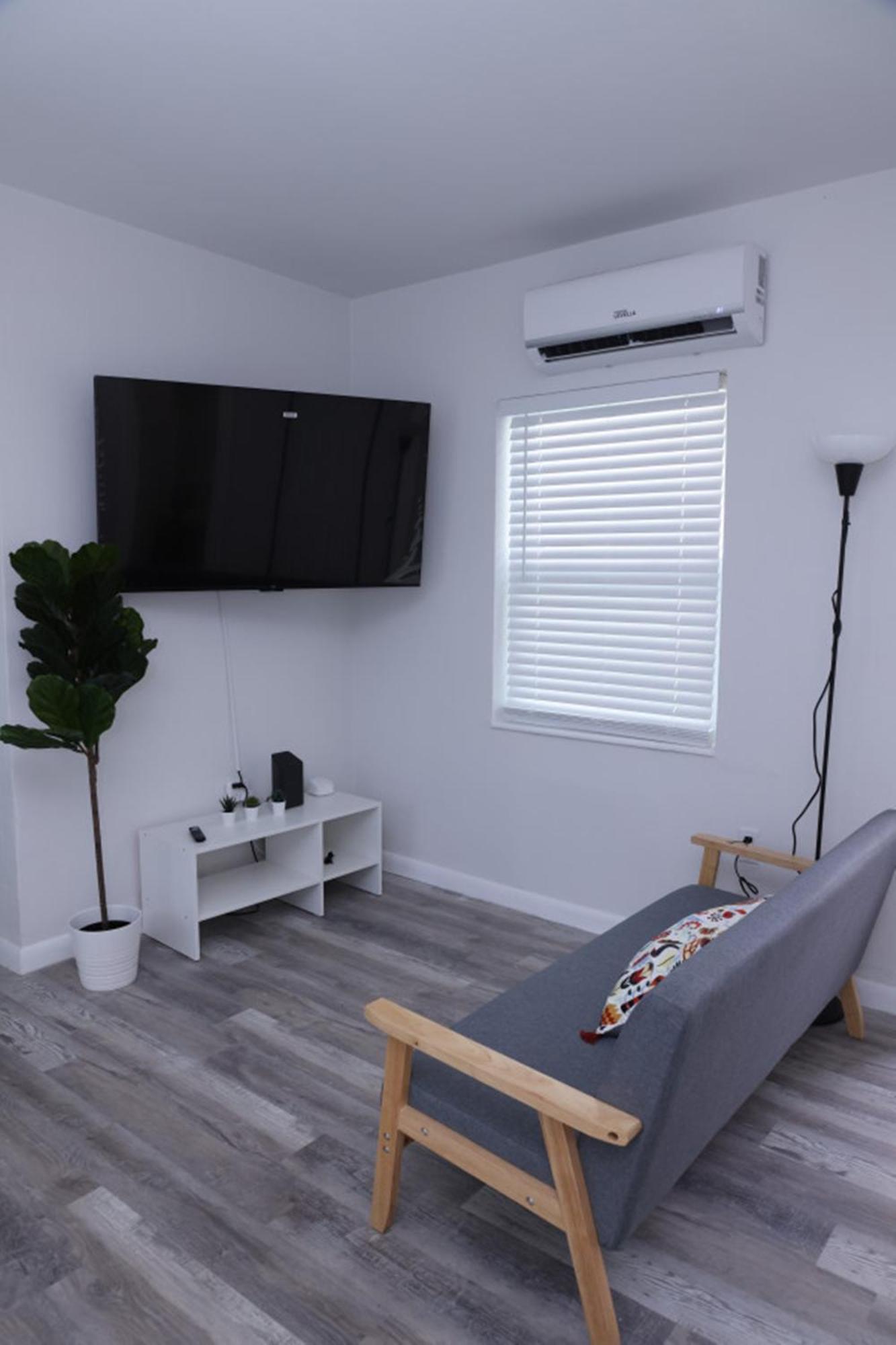 Douglas Rd Apartments ไมอามี ภายนอก รูปภาพ
